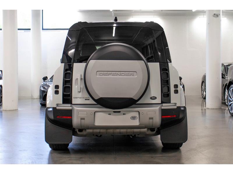 2021
Land Rover
Defender